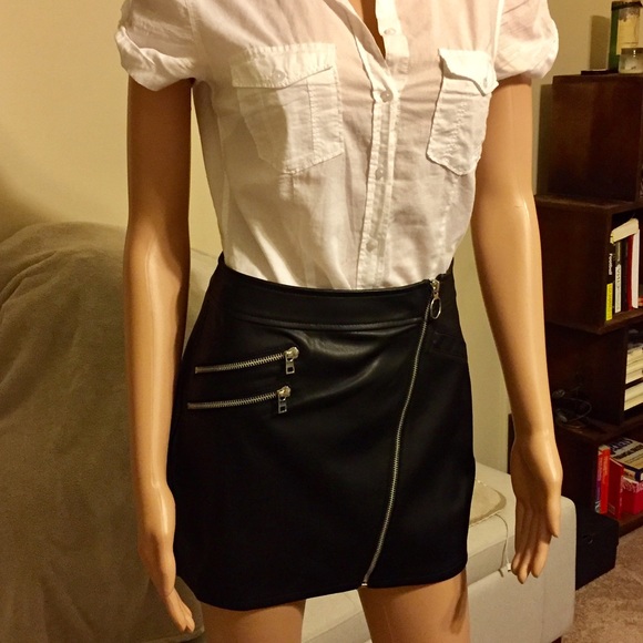 NWOT Faux Leather Skirt - Picture 3 of 8